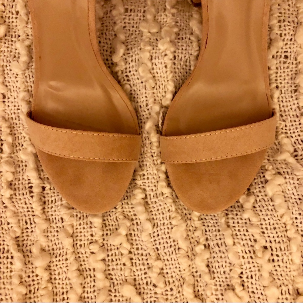Nude Heels - Picture 2 of 3